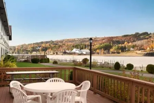 A comfortable hotel in Houghton, Michigan