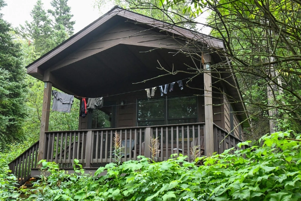 A simple, cozy camper cabin in Windigo