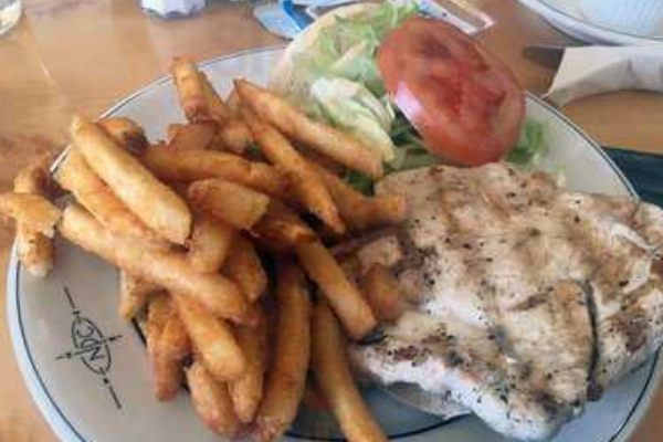 A casual meal with a view of the rolling hills at Green River Grill