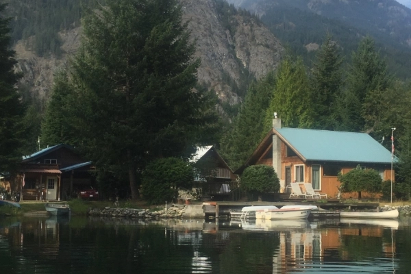 An elegant log cabin on the shore of a lake