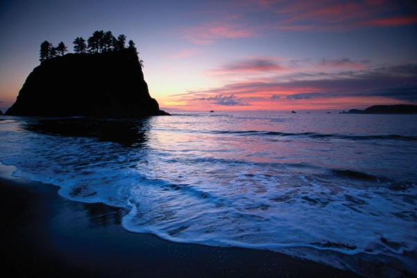 Giant sea stacks and powerful waves at Rialto Beach
