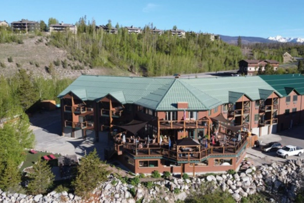 A rustic inn with charming character on the park's quieter western side