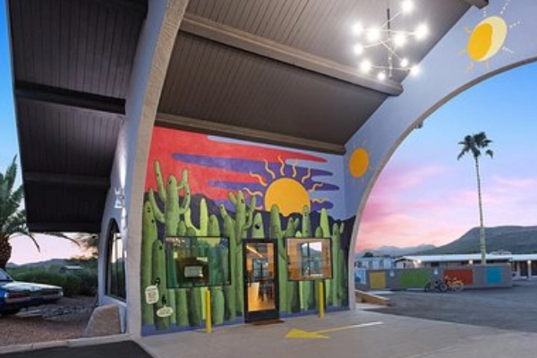 Hotel McCoy - Art, Coffee, Beer, Wine, Tucson