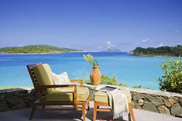 An elegant beachside resort with luxurious amenities