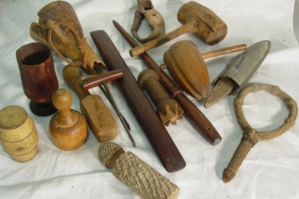A hidden ranger outpost filled with old sailor tools and island keepsakes